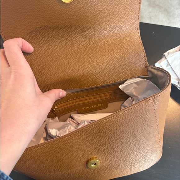 NWT Tahari Crossbody Bag in Rich Tan - Picture 5 of 5